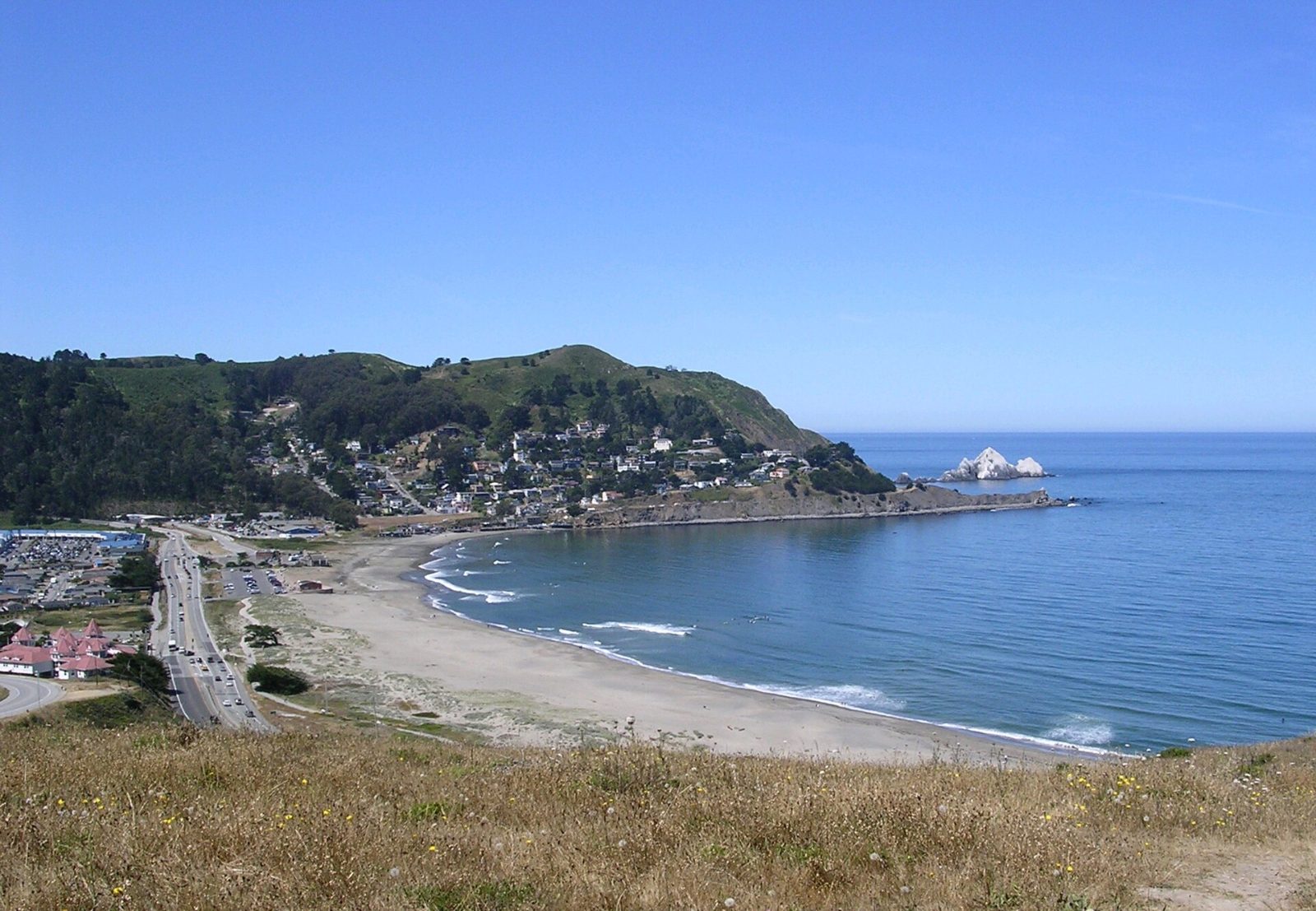 Linda Mar Beach curving toward Pedro Point in Pacifica