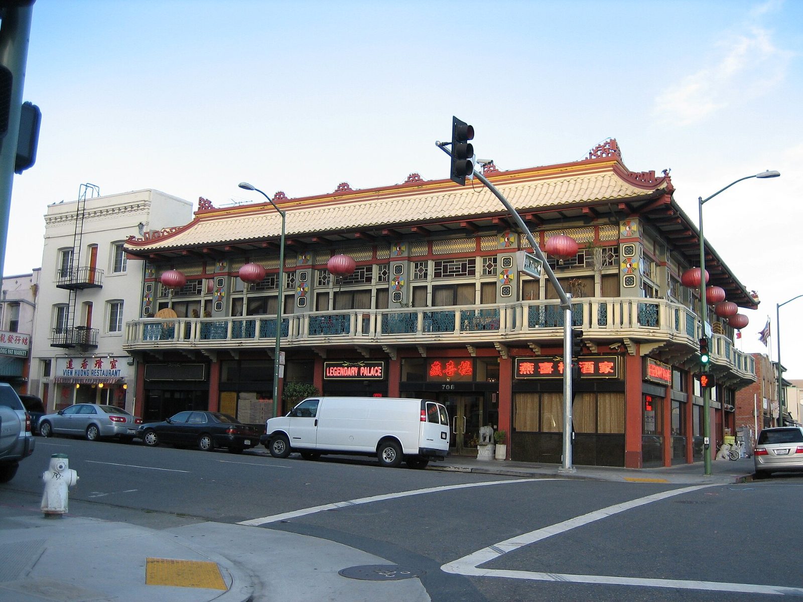 Shops and sidewalks in Oakland Chinatown
