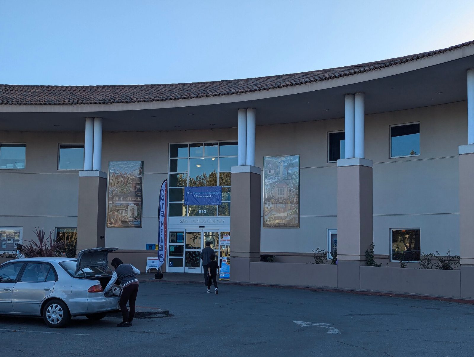The entrance of the San Carlos Library